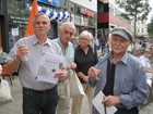 Die "Bürgerinitiative pro Uni" bei der Patenschaftsweihe: v.l. Bernd Fellmann, Prof. Jacobi, Frau Jacobi, Johannes Schroth. Foto: Thomas Seifert.