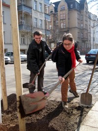 Baumpflanzung am 18.03.10 - Die ESG und KSG setzen ein Zeichen für eine erfolgreiche Ökumene. Fotograf: Thomas Seifert.